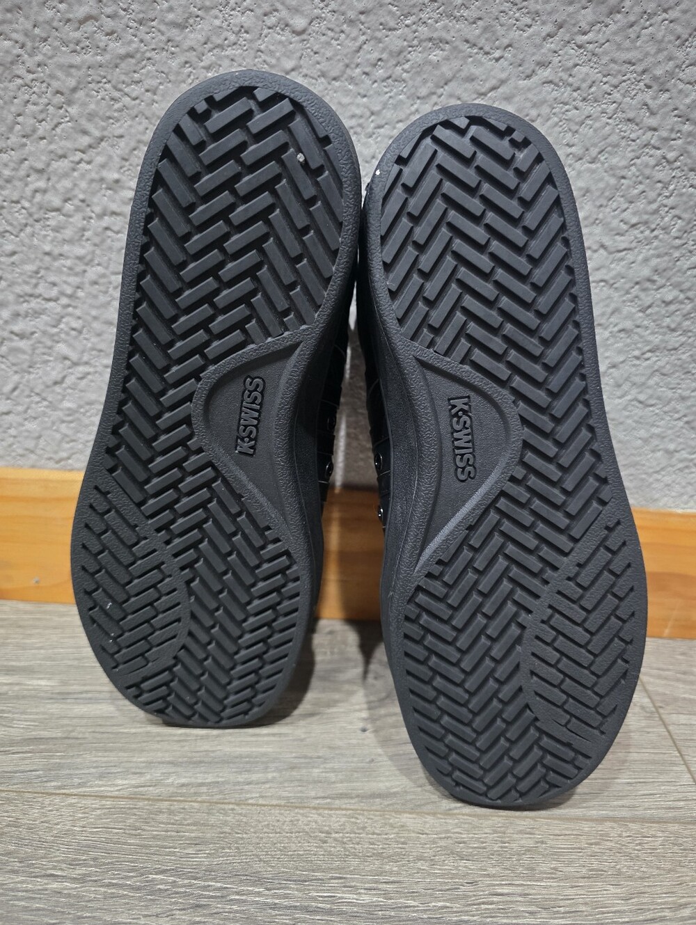 Black Low-Top Casual Sneakers - Picture 3 of 4